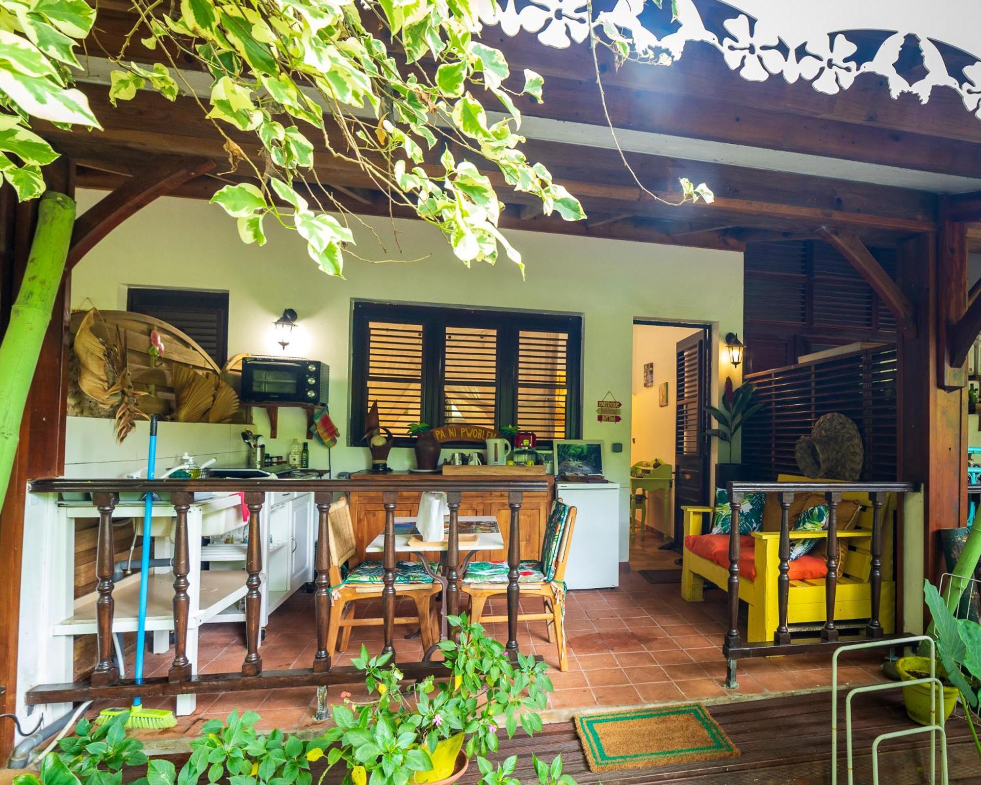 Villa Martinique Treehouse Canton Suisse Exterior foto
